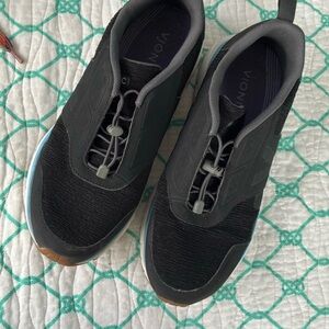Vionic Men's Black and Gray Athletic Shoes